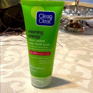 Clean & Clear daily facial scrub